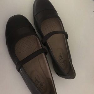 Womens shoes size 8 1/2